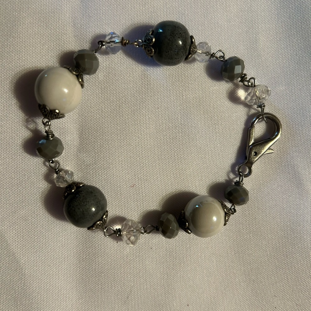 Chic Olive Green & white Beaded Bracelet